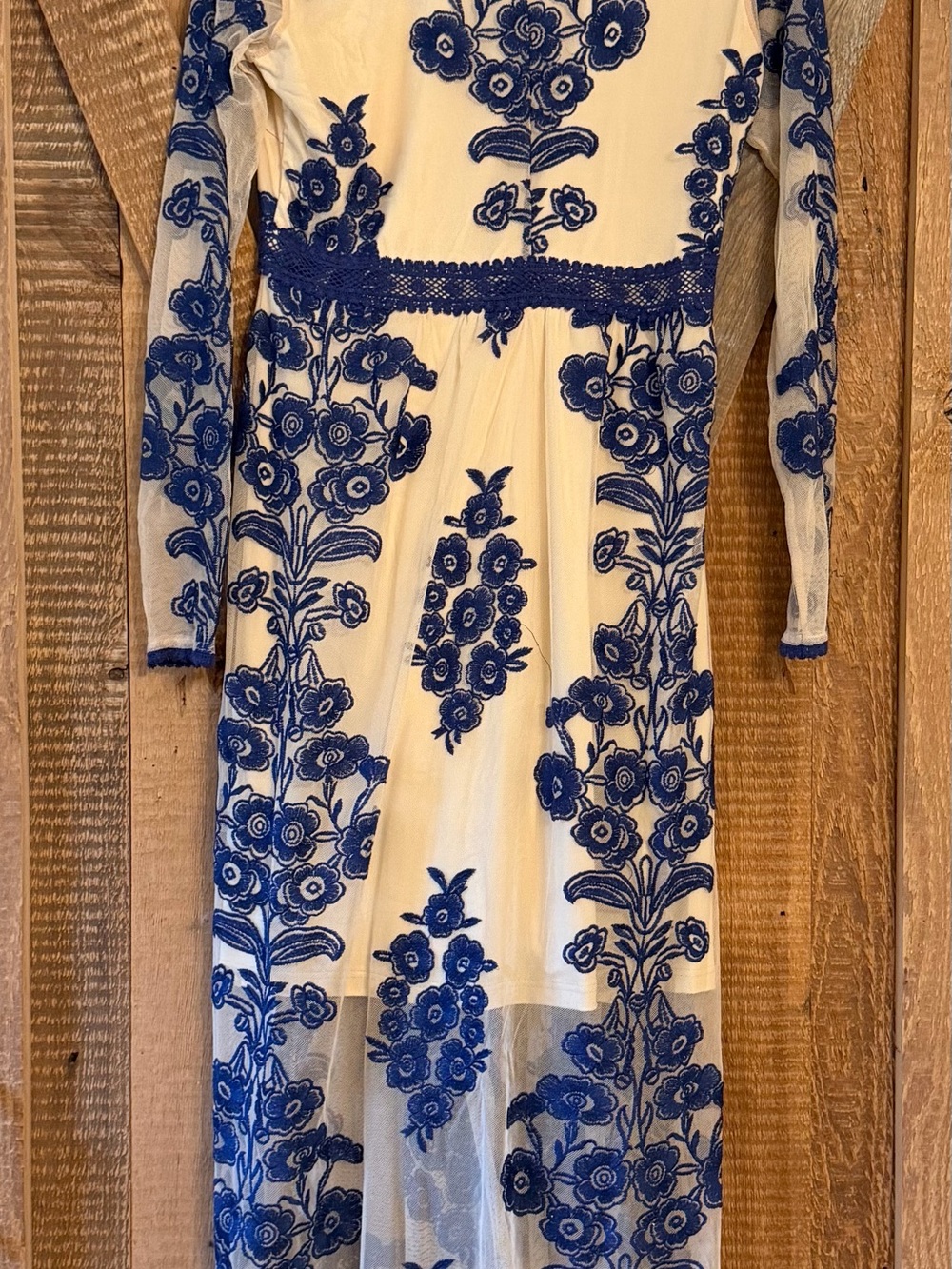 V-Neck Embroidered Mesh Maxi Dress M - Picture 6 of 6